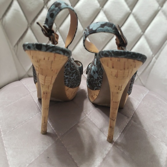****SOLD****Guess Heels - Picture 4 of 7